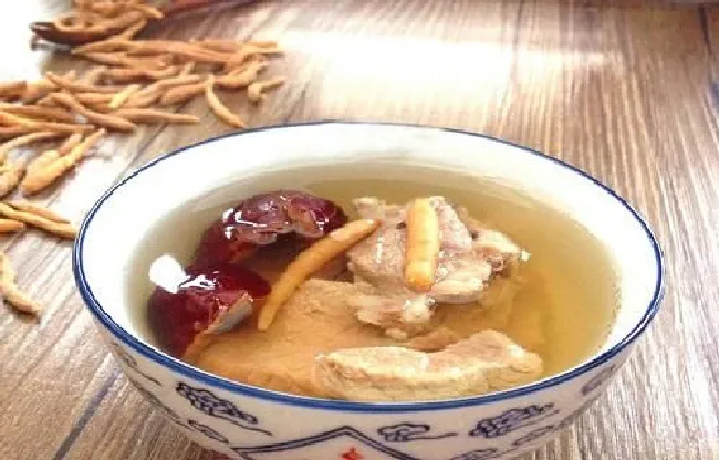 经期量少吃什么可以催多点（经期量少吃什么药可以催多点）