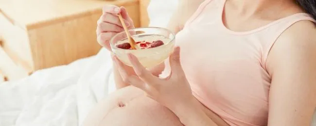 孕妇吃燕窝的功效与作用（孕妇吃燕窝的食用方式和注意事项）